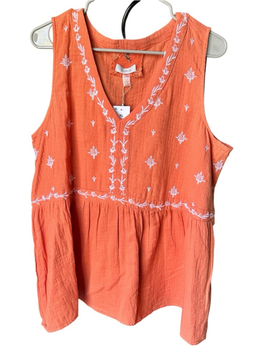 NWT Cupio Coral Sleeveless Embroidered V-Neck Tank Top